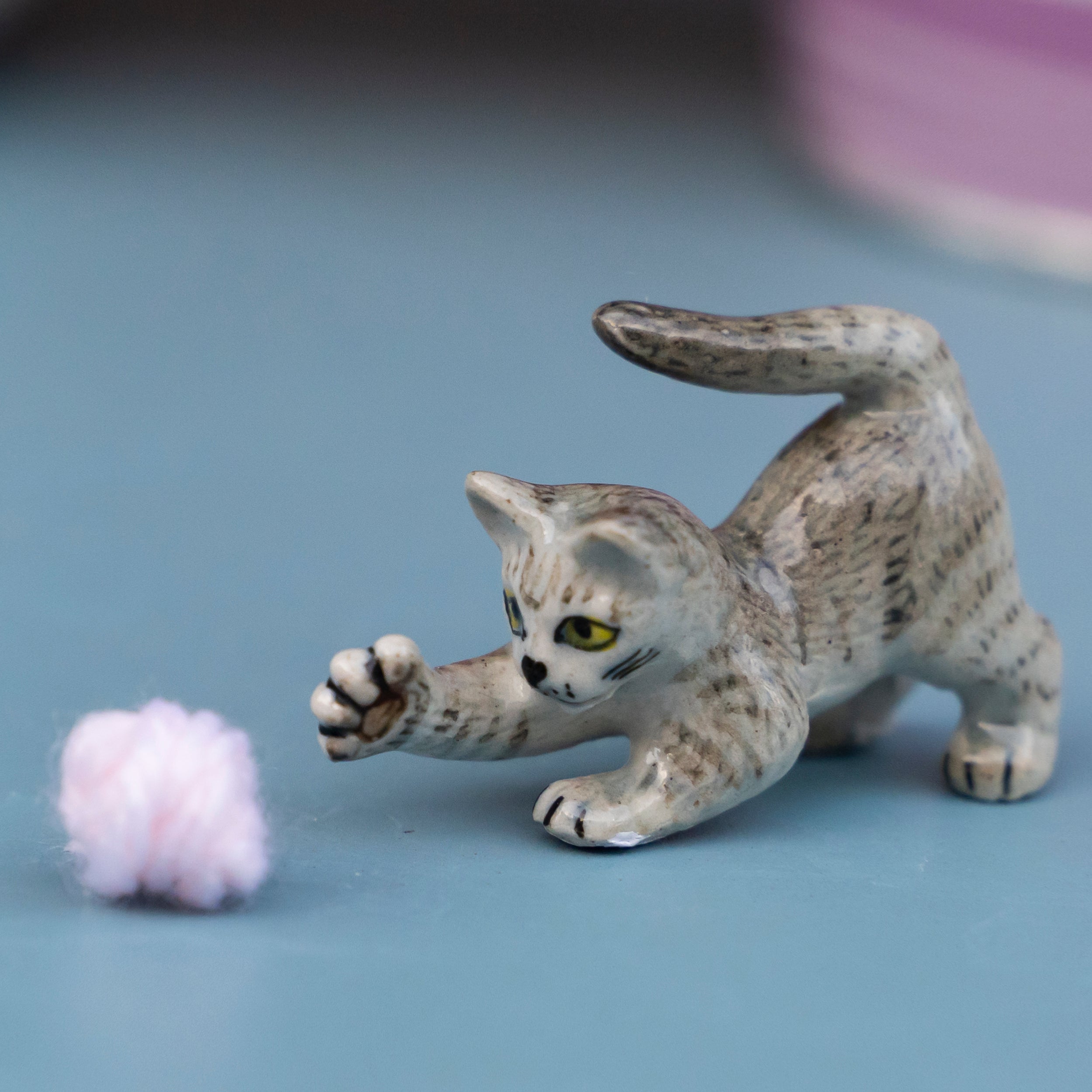 LLADR〓 Blossoms for The Kitten Cat Figurine. Porcelain Cat Figure. 